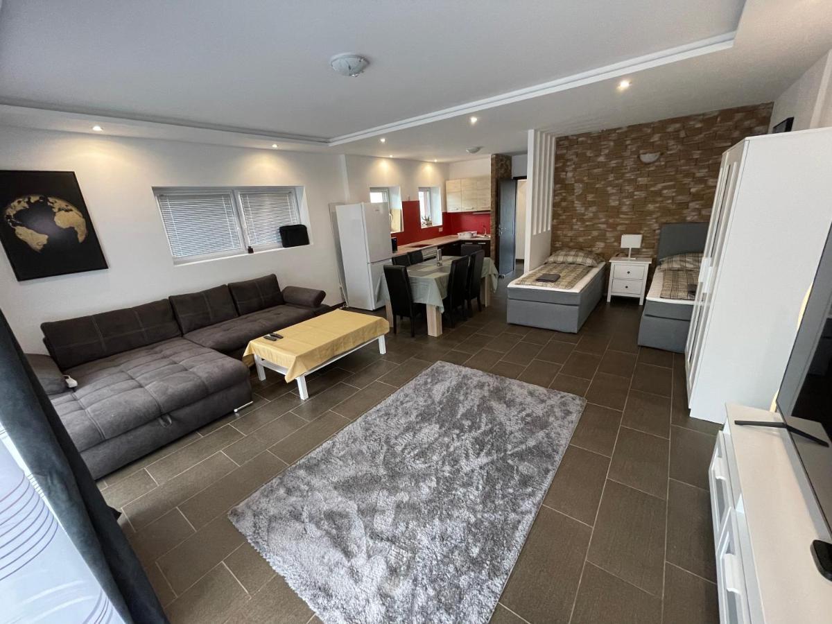 Malibu Apartman & Jacuzzi Miskolc Exterior foto