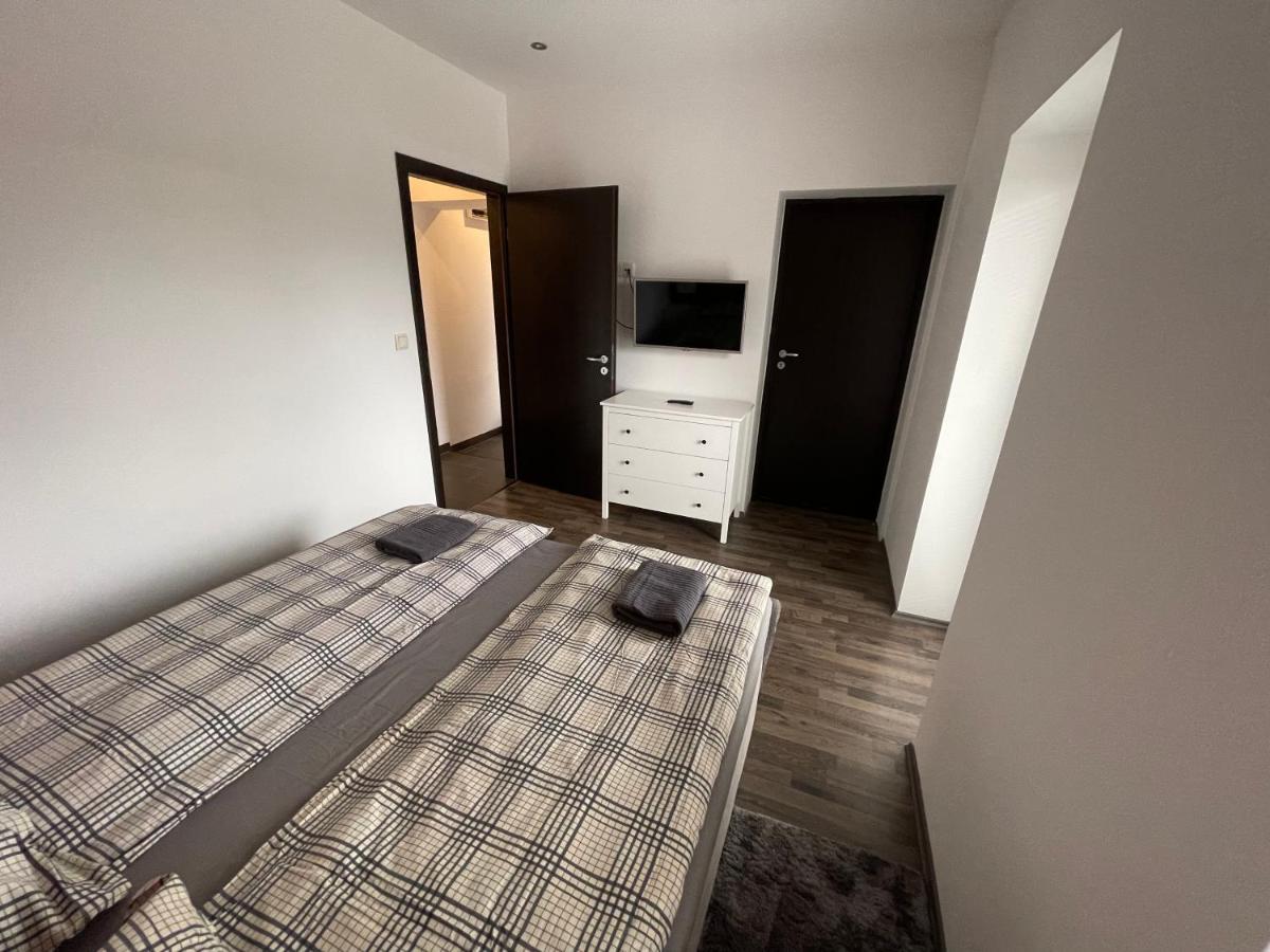 Malibu Apartman & Jacuzzi Miskolc Exterior foto