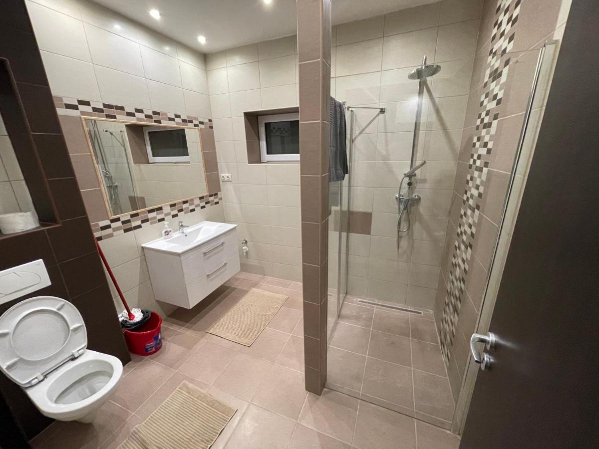 Malibu Apartman & Jacuzzi Miskolc Exterior foto