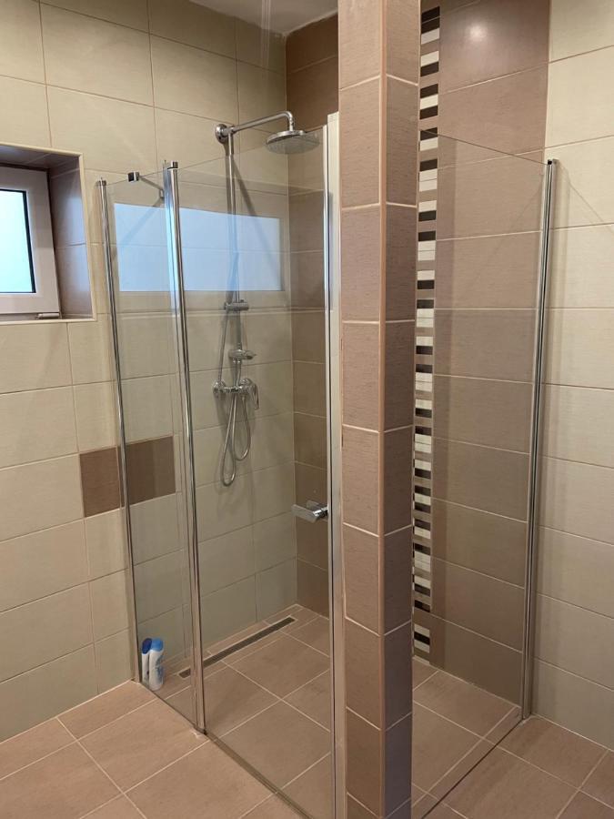 Malibu Apartman & Jacuzzi Miskolc Exterior foto