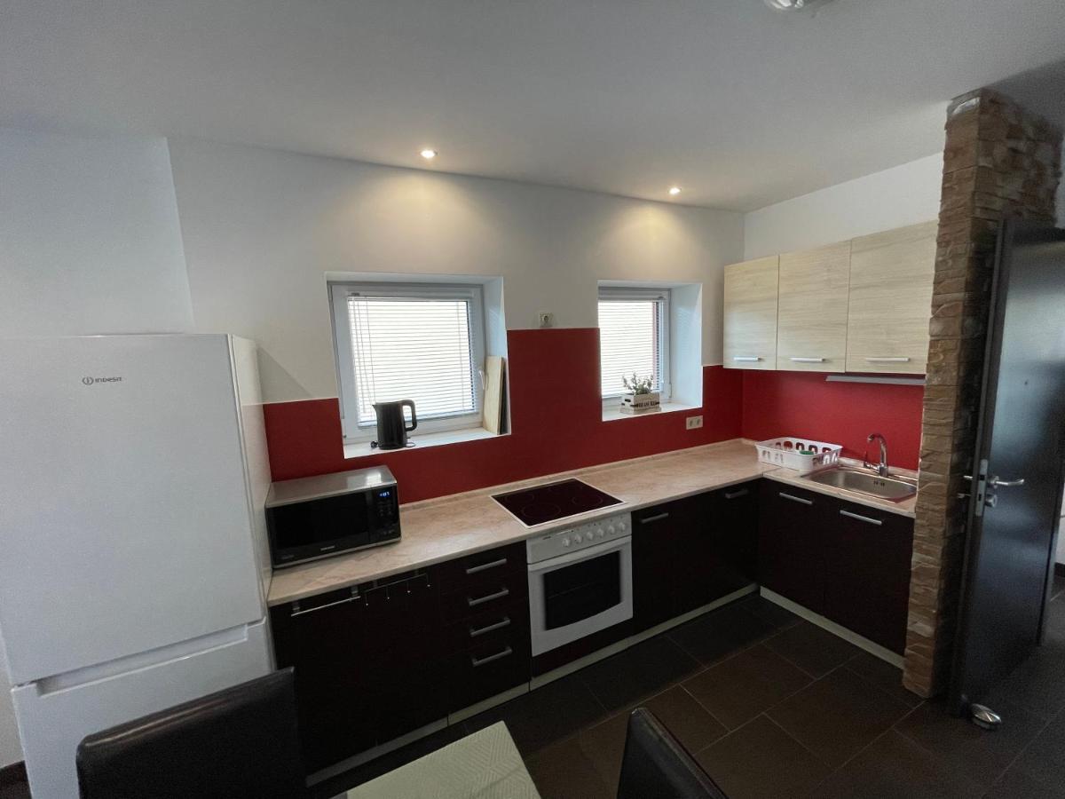Malibu Apartman & Jacuzzi Miskolc Exterior foto